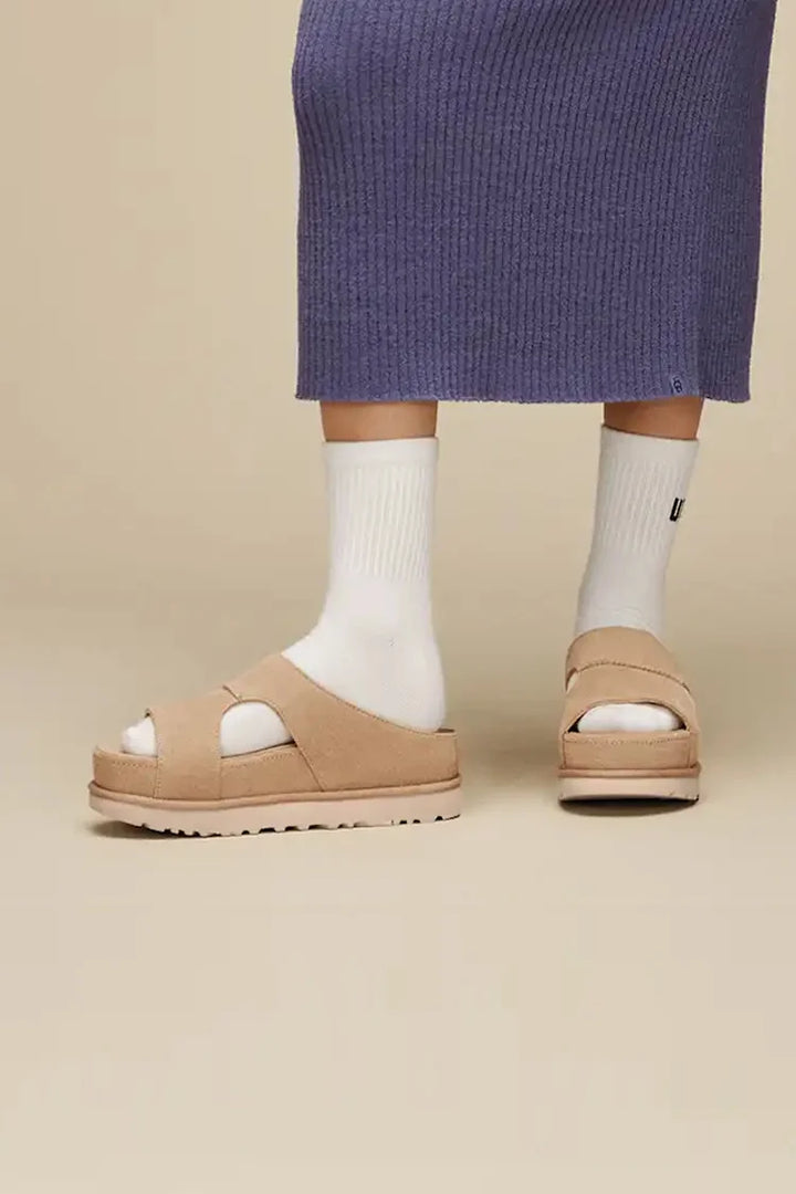 כפכפי זמש קרם UGG Goldenstar Hi Cutout