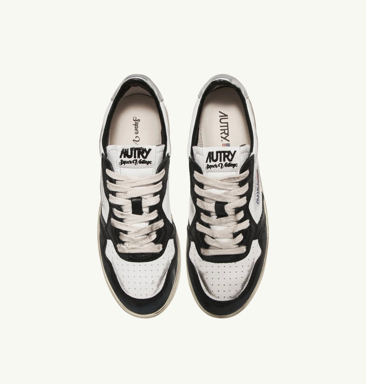 AUTRY SNEAKERS MEDALIST LOW SUPER VINTAGE SNEAKERS LOW IN WHITE BLACK AND SILVER LEATHER AVLW - SV11