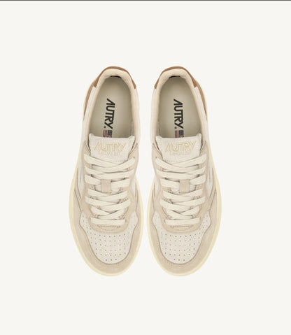 AUTRY SNEAKERS MEDALIST LOW TRICOLOR SNEAKERS IN SAND AND CIGAR SUEDE