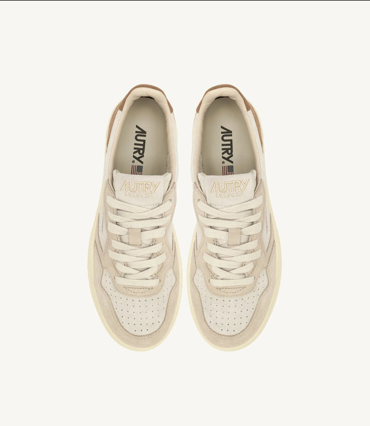 AUTRY SNEAKERS MEDALIST LOW TRICOLOR SNEAKERS IN SAND AND CIGAR SUEDE