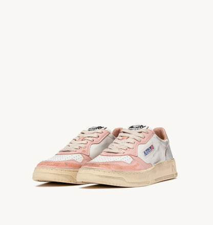 AUTRY SNEAKERS WOMAN MEDALIST LOW SUPER VINTAGE SNEAKERS IN WHITE POWDER PINK AND SILVER LEATHER