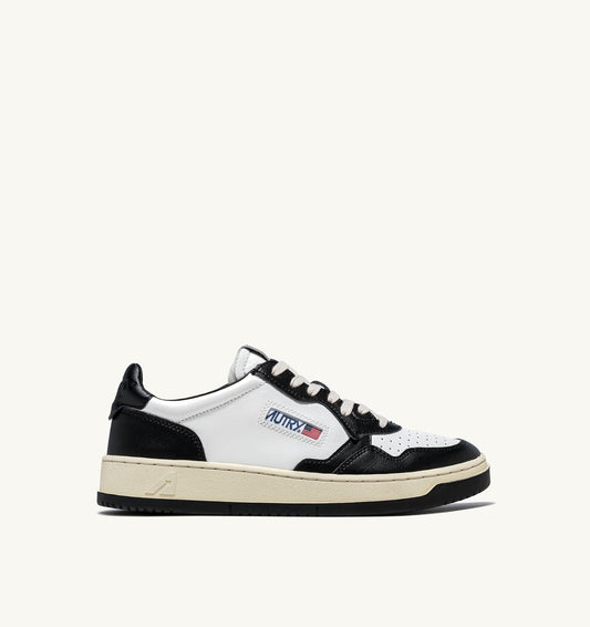 AUTRY SNEAKERS MEDALIST LOW BICOLOR SNEAKERS IN WHITE AND BLACK LEATHER