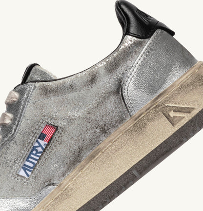 AUTRY SNEAKERS MAN MEDALIST LOW SUPER VINTAGE SNEAKERS IN SILVER AND BLACK SUEDE