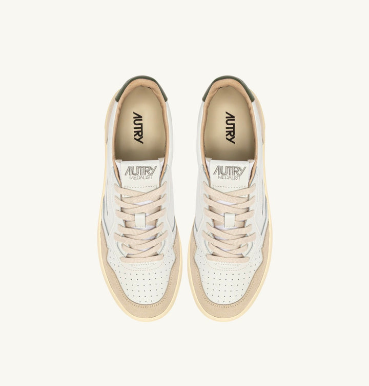 AUTRY SNEAKERS MEDALIST LOW SNEAKERS IN WHITE LEATHER AND BRONZE GREEN SUEDE