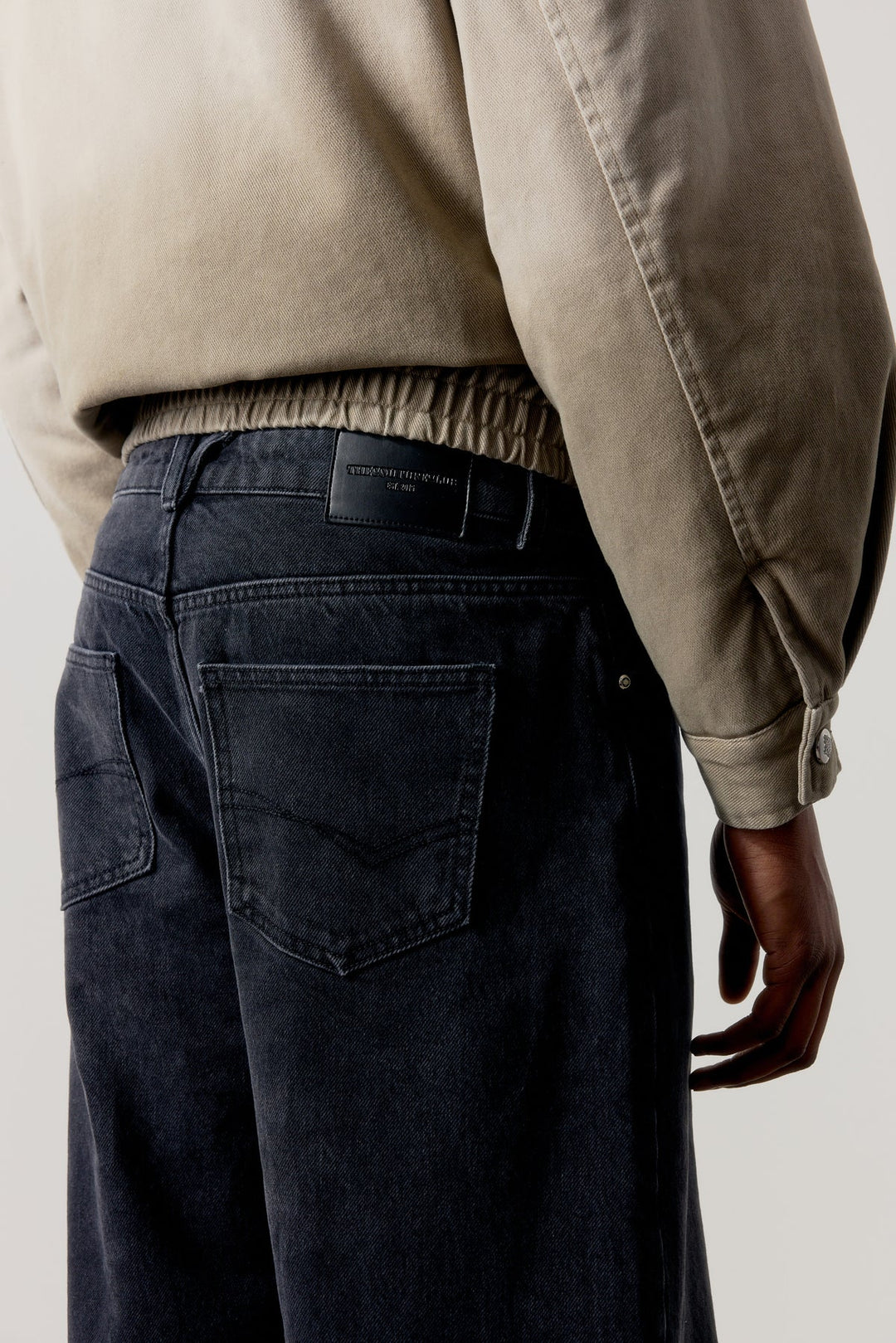 SKATER JEANS Washed Black