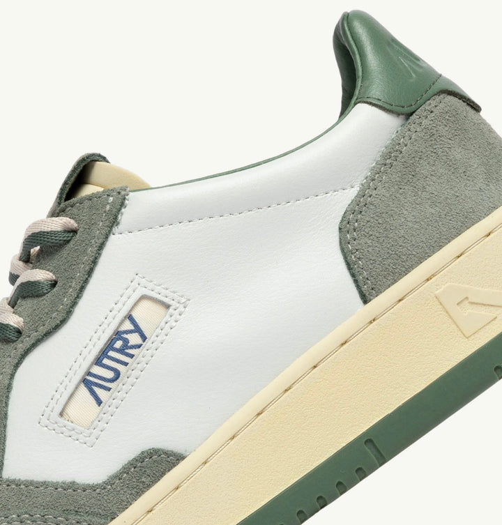AUTRY SNEAKERS MEDALIST LOW SNEAKERS IN MILITARY AND SEA SPAY SUEDE AND LEATHER AULM - BW02