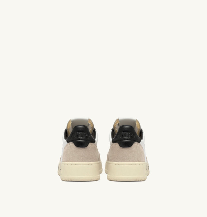 AUTRY SNEAKERS MEDALIST LOW SNEAKERS IN WHITE AND BLACK SUEDE AND LEATHER WITH LETTERING