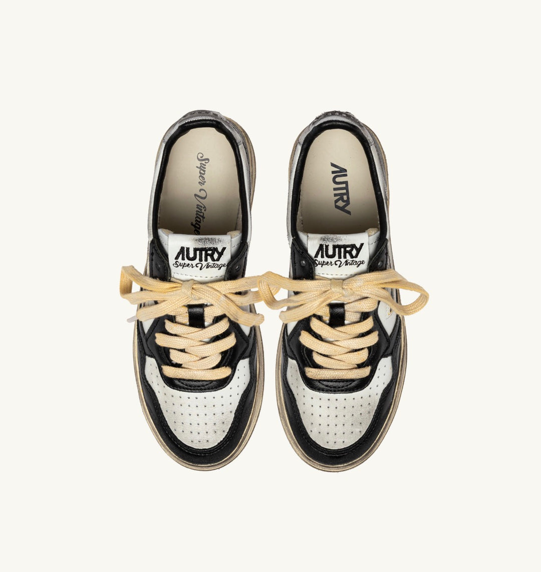 AUTRY SNEAKERS MEDALIST LOW SUPER VINTAGE SNEAKERS LOW IN WHITE BLACK AND SILVER LEATHER AVLW - SV11