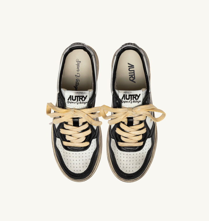 AUTRY SNEAKERS MEDALIST LOW SUPER VINTAGE SNEAKERS LOW IN WHITE BLACK AND SILVER LEATHER AVLW - SV11