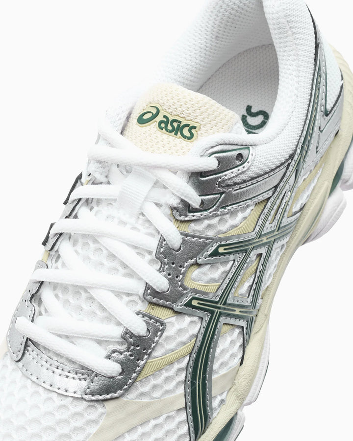 ASICS GEL-CUMULUS™ 16 WHITE / FOREST NIGHT LOW TOP SNEAKERS