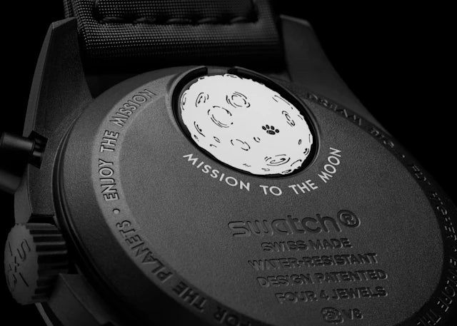 Swatch x Omega Bioceramic Moonswatch Mission To Moonphase Snoopy Black שעון אומגה בשיתוף פעולה עם סווטש