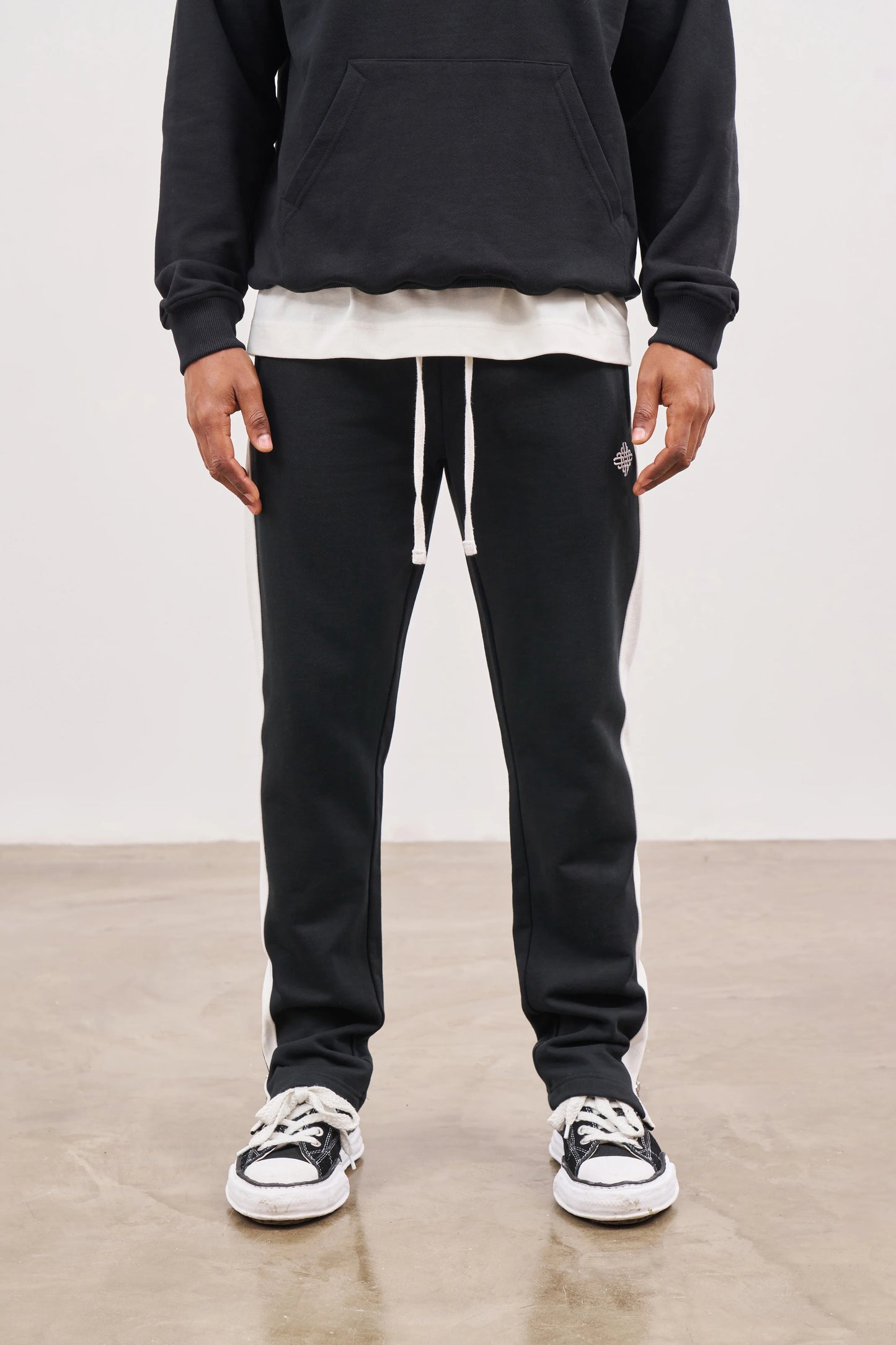 EMBLEM SIDE PANEL SPLIT HEM JOGGERS