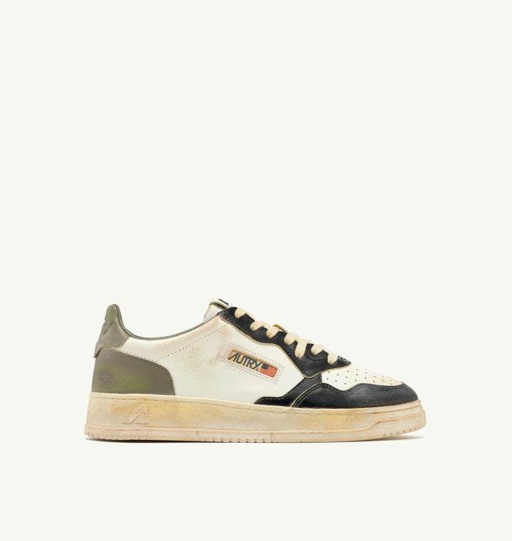 AUTRY SNEAKERS MEDALIST LOW SUPER VINTAGE SNEAKERS IN WHITE BLACK AND COVERT GREEN LEATHER AVLM - SV06
