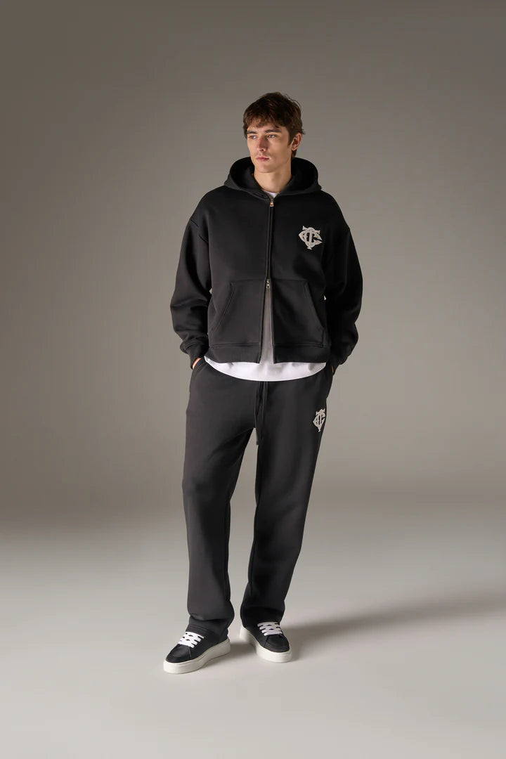 HEAVYWEIGHT MONOGRAM APPLIQUE EMBLEM JOGGERS BLACK