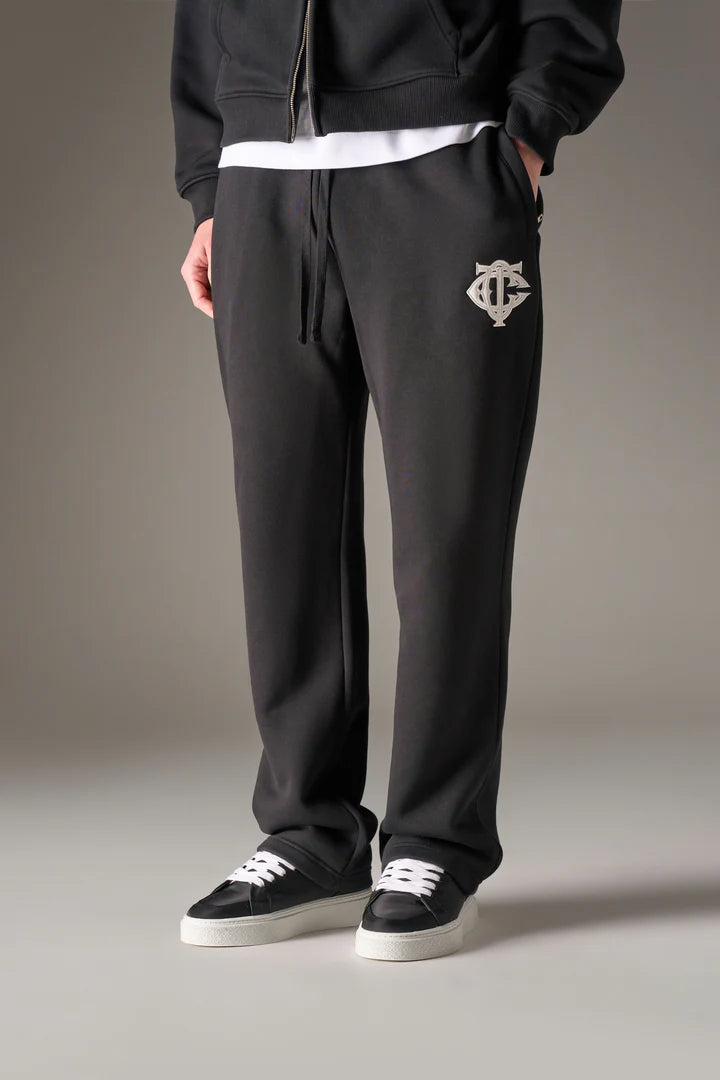 HEAVYWEIGHT MONOGRAM APPLIQUE EMBLEM JOGGERS BLACK