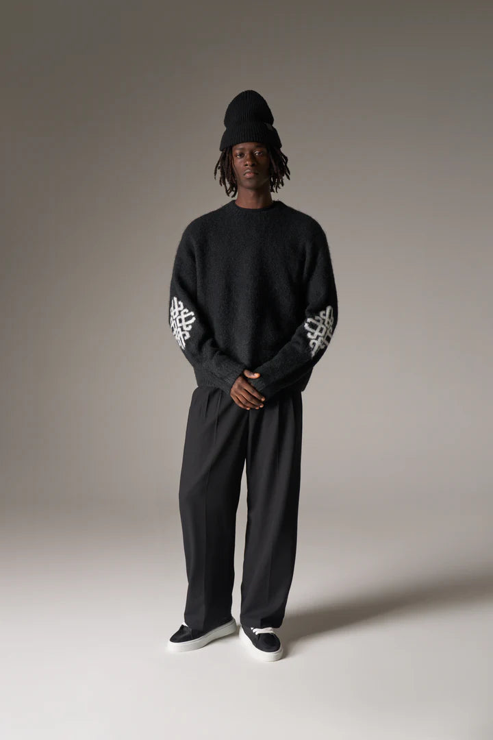 BRUSHED EMBLEM SLEEVE KNITTED CREW BLACK