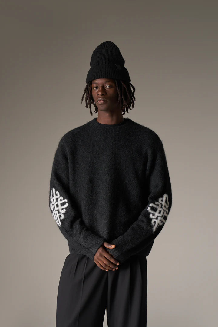 BRUSHED EMBLEM SLEEVE KNITTED CREW BLACK
