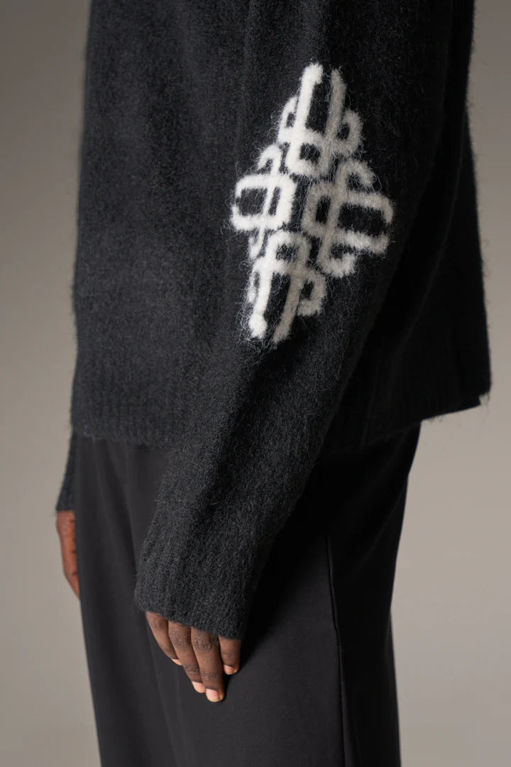 BRUSHED EMBLEM SLEEVE KNITTED CREW BLACK