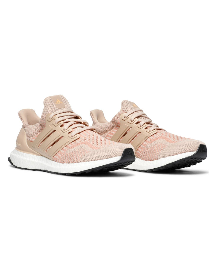 ADIDAS WOMEN'S ULTRABOOST 5.0 DNA HALO BLUSH סניקרס אדידס אולטרהבוסט 5.0 DNA ורוד בהיר לנשים
