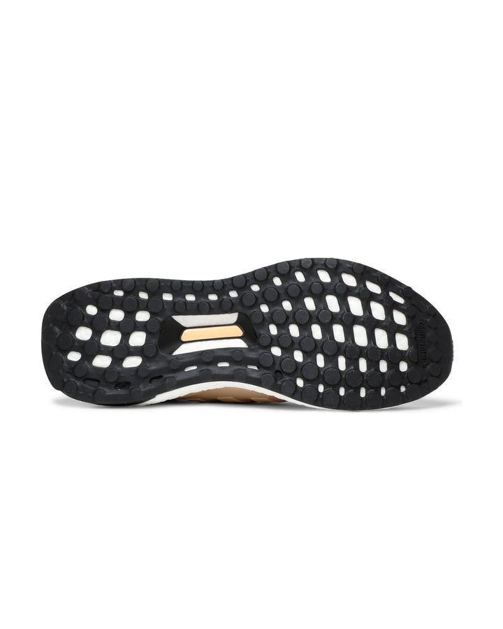 ADIDAS WOMEN'S ULTRABOOST 5.0 DNA HALO BLUSH סניקרס אדידס אולטרהבוסט 5.0 DNA ורוד בהיר לנשים