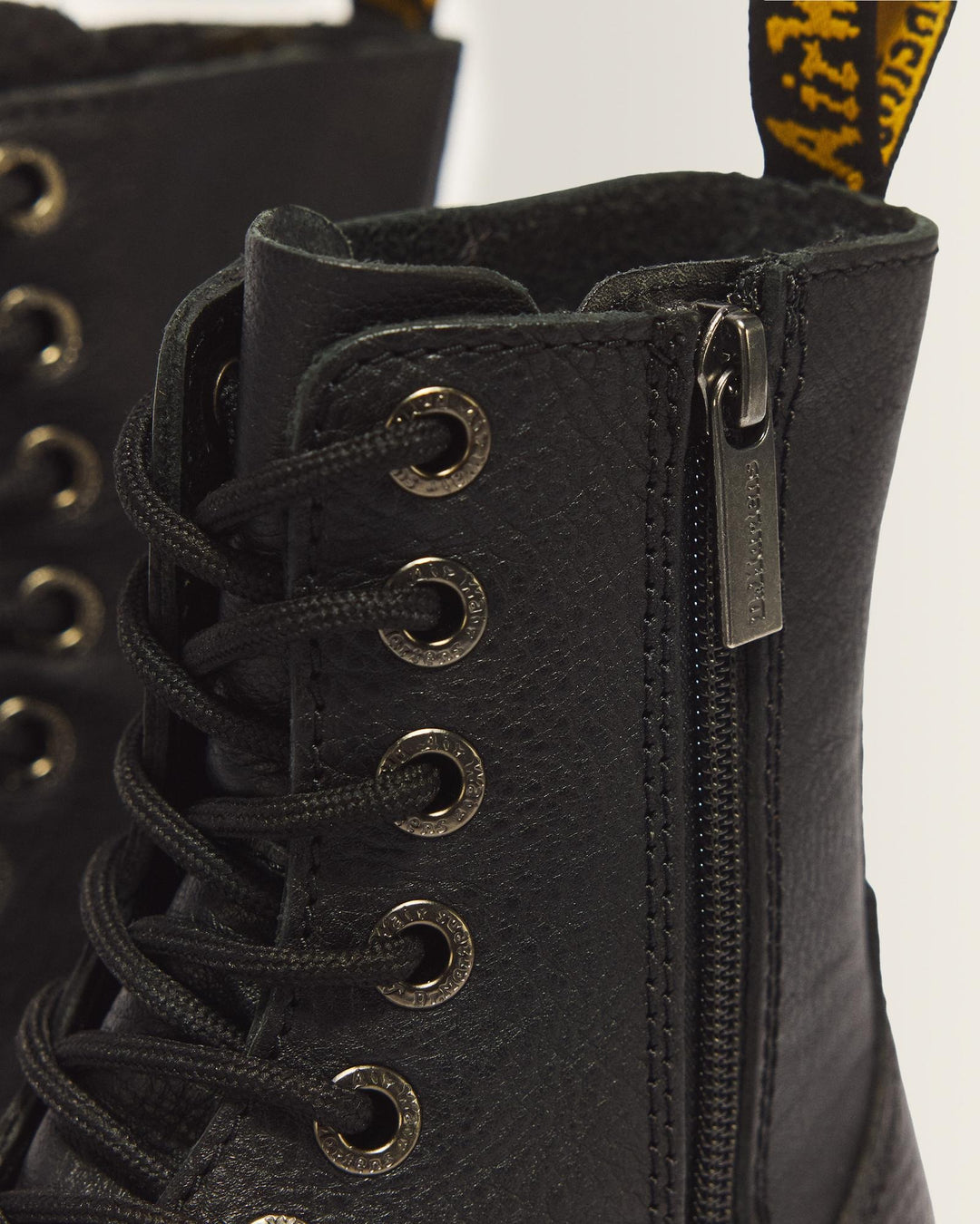 DR. MARTENS JADON III BLACK PISA
