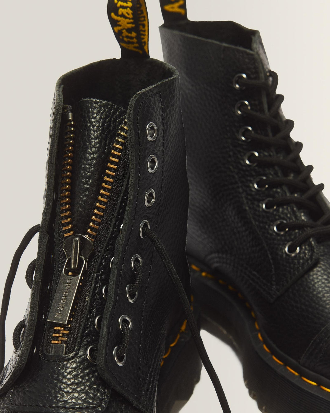 DR. MARTENS SINCLAIR BLACK MILLED NAPPA