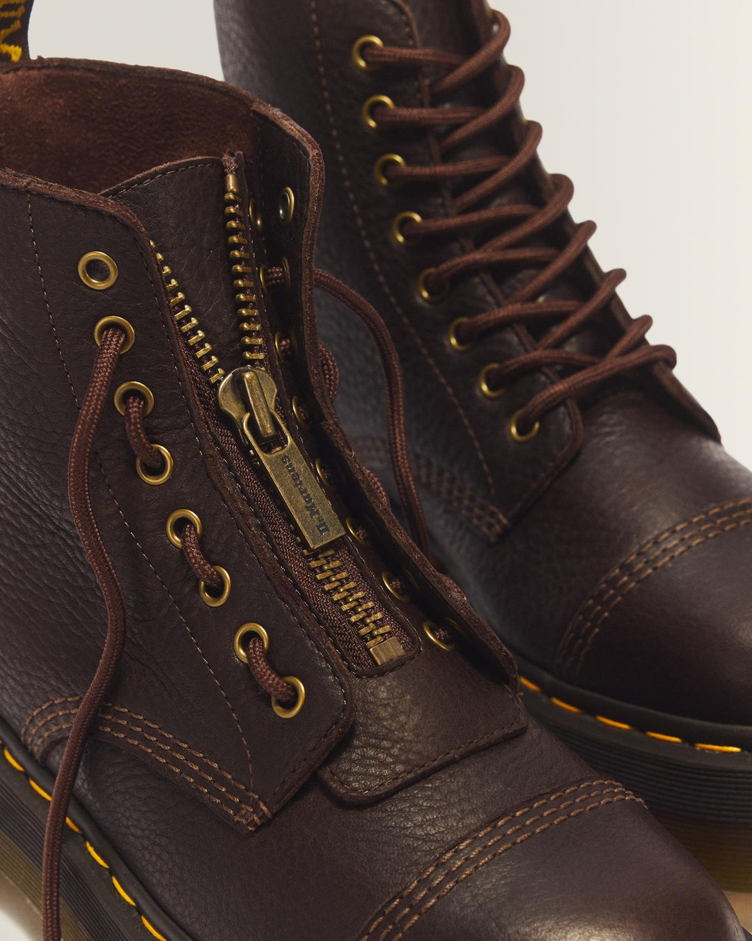 DR. MARTENS SINCLAIR DARK BROWN
