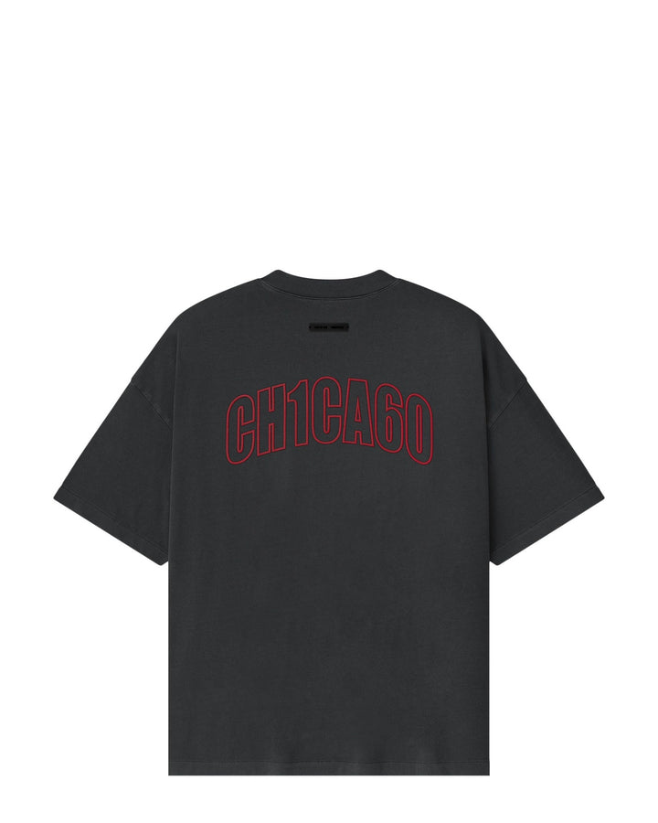ESSENTIALS MEN'S CHICAGO 90S TEE IRON GREY חולצת טי אסנשלס שיקגו 90S אפור כהה לגברים - תמונה 2