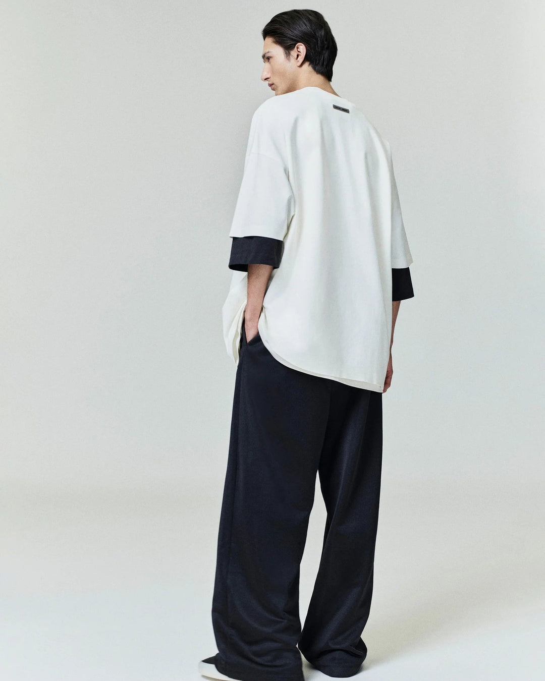 ESSENTIALS MEN'S PONTE 90S SHORT SLEEVE TEE IVORY חולצת טי אסנשלס פונטה 90S שמנת לגברים - תמונה 5