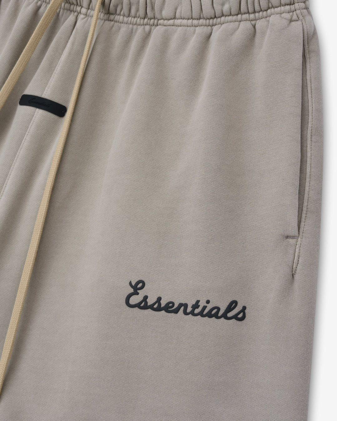 ESSENTIALS MEN'S TRAINING CLASSIC SWEATSHORT FADED SEAL מכנס קצר אסנשלס טריינינג קלאסיק אפור-חום דהוי לגברים - תמונה 3