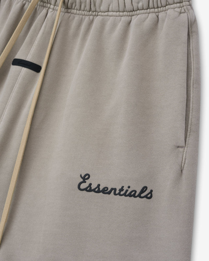 ESSENTIALS MEN'S TRAINING CLASSIC SWEATSHORT FADED SEAL מכנס קצר אסנשלס טריינינג קלאסיק אפור-חום דהוי לגברים - תמונה 3