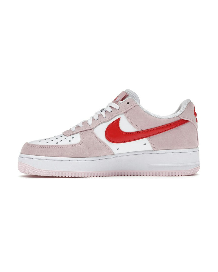 NIKE MEN'S AIR FORCE 1 '07 QS VALENTINE'S DAY LOVE LETTER סניקרס נייקי אייר פורס 1 ולנטיינס דיי ורוד ואדום לגברים