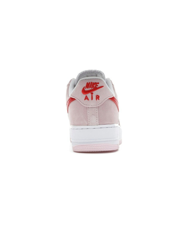 NIKE MEN'S AIR FORCE 1 '07 QS VALENTINE'S DAY LOVE LETTER סניקרס נייקי אייר פורס 1 ולנטיינס דיי ורוד ואדום לגברים