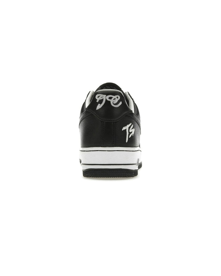 NIKE MEN'S AIR FORCE 1 LOW X FAT JOE TERROR SQUAD BLACKOUT סניקרס נייקי אייר פורס 1 לואו פאט ג׳ו טרור סקוואד לבן שחור לגברים