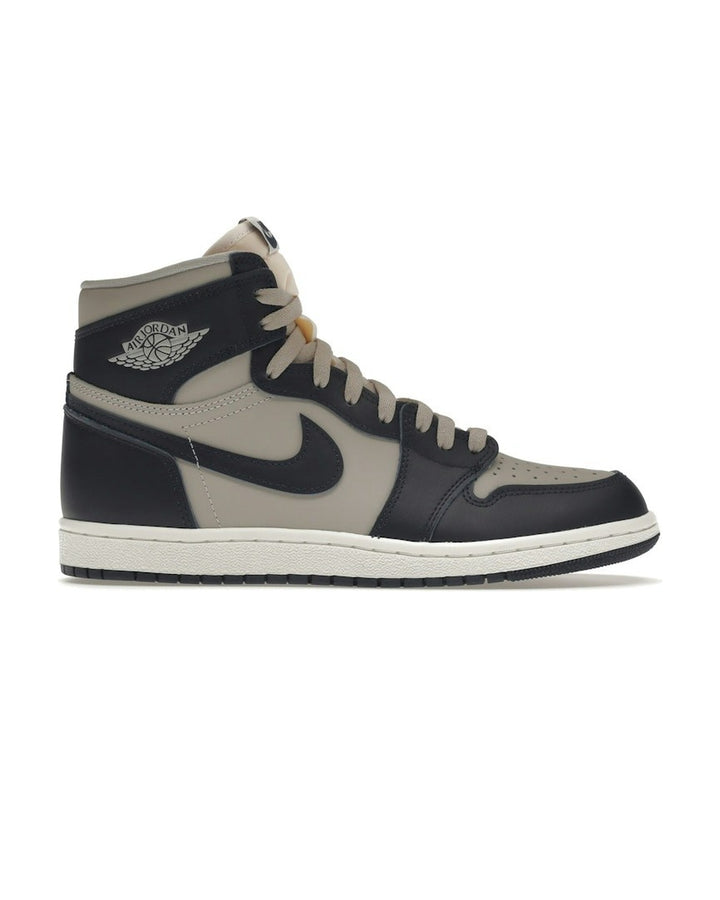 NIKE MEN'S AIR JORDAN 1 HIGH 85 GEORGETOWN - סניקרס נייקי אייר ג׳ורדן 1 היי 85 כחול כהה ואפור לגברים - תמונה 1
