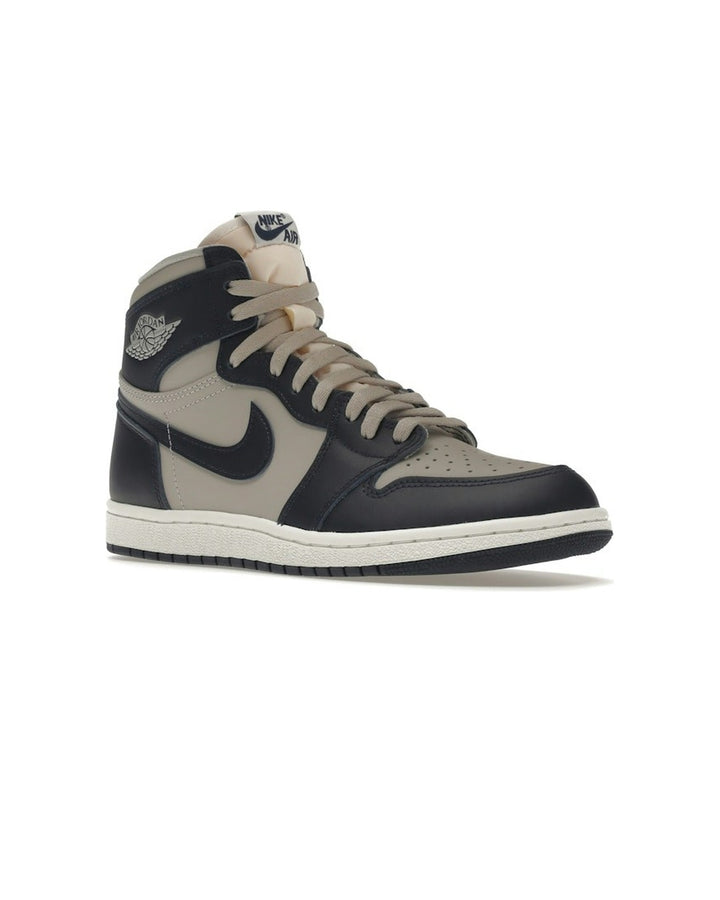 NIKE MEN'S AIR JORDAN 1 HIGH 85 GEORGETOWN - סניקרס נייקי אייר ג׳ורדן 1 היי 85 כחול כהה ואפור לגברים - תמונה 3