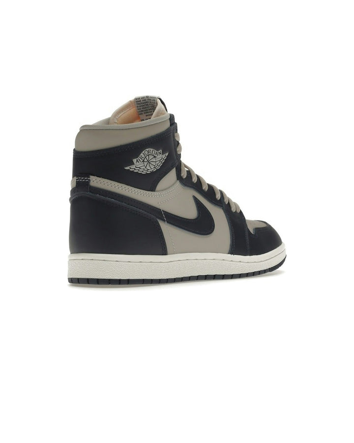 NIKE MEN'S AIR JORDAN 1 HIGH 85 GEORGETOWN - סניקרס נייקי אייר ג׳ורדן 1 היי 85 כחול כהה ואפור לגברים - תמונה 4