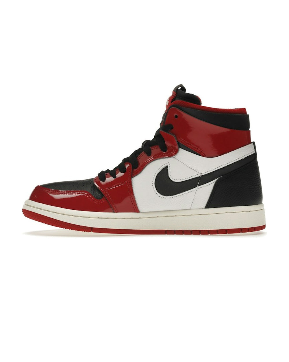 NIKE WOMEN'S AIR JORDAN 1 HIGH ZOOM AIR CMFT PATENT CHICAGO - סניקרס נייקי אייר ג׳ורדן 1 היי זום לקה אדום לבן ושחור לנשים - תמונה 2