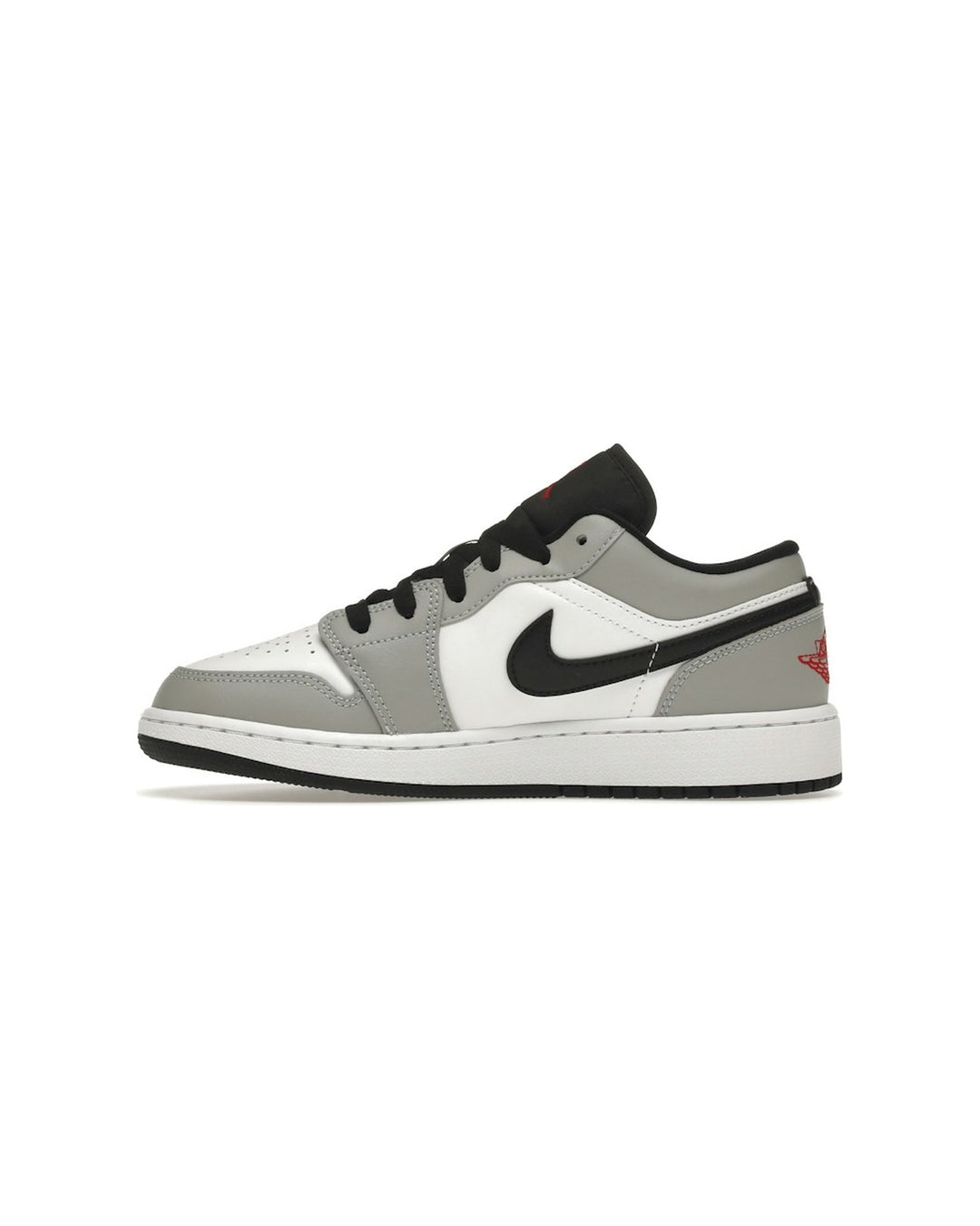 NIKE KIDS' AIR JORDAN 1 LOW GS LIGHT SMOKE GREY GYM RED סניקרס נוער נייקי אייר ג׳ורדן 1 לואו אפור בהיר אדום ולבן - מידות נוער 35.5-40