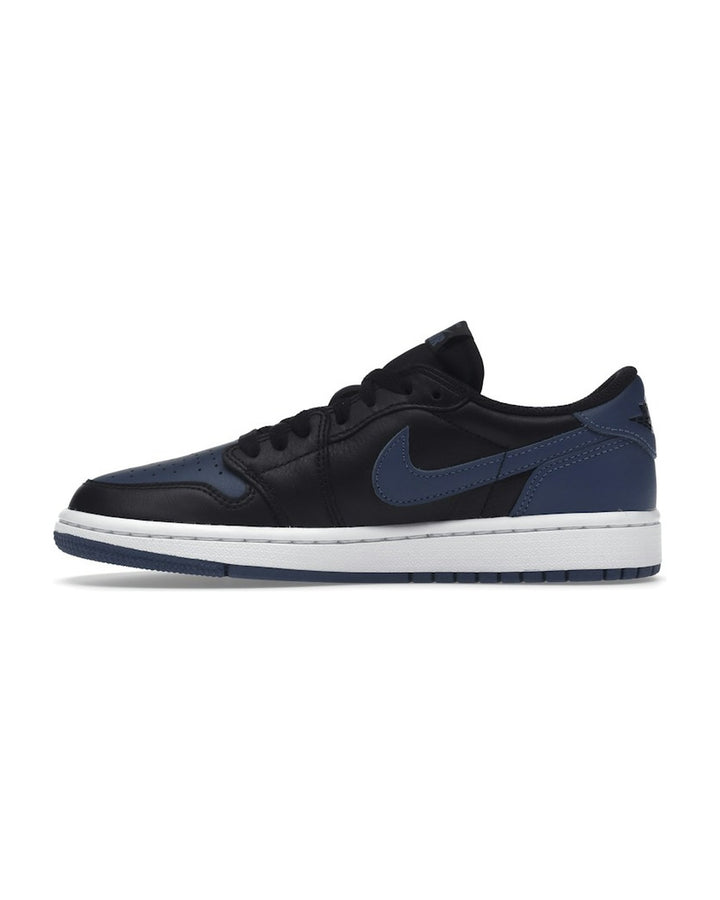 NIKE WOMEN'S AIR JORDAN 1 LOW OG MYSTIC NAVY - סניקרס נייקי אייר ג׳ורדן 1 לואו שחור וכחול כהה לנשים - תמונה 2