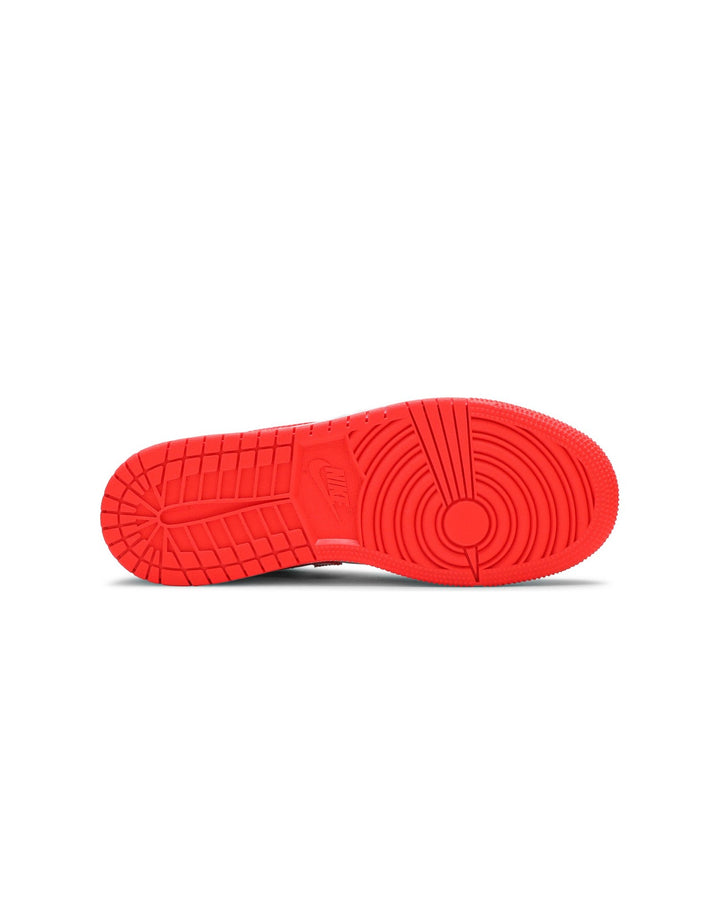 NIKE KIDS' AIR JORDAN 1 LOW SE GS TAKE FLIGHT סניקרס נוער נייקי אייר ג׳ורדן 1 לואו לבן ואדום - מידות נוער 35.5-40