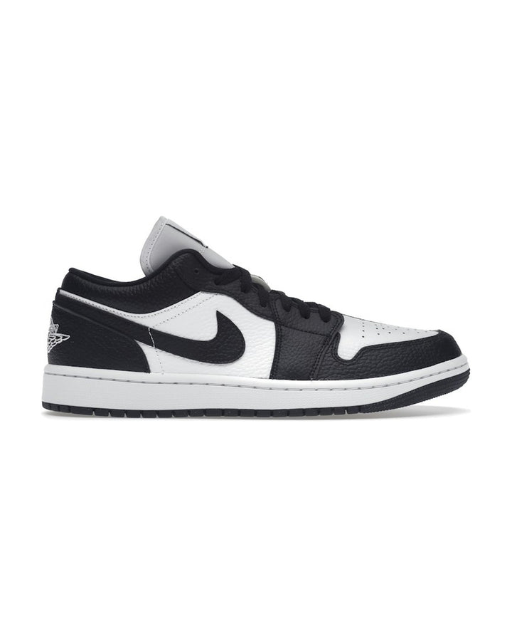 NIKE WOMEN'S AIR JORDAN 1 LOW SE HOMAGE WHITE BLACK סניקרס נייקי אייר ג׳ורדן 1 לואו לבן ושחור לנשים