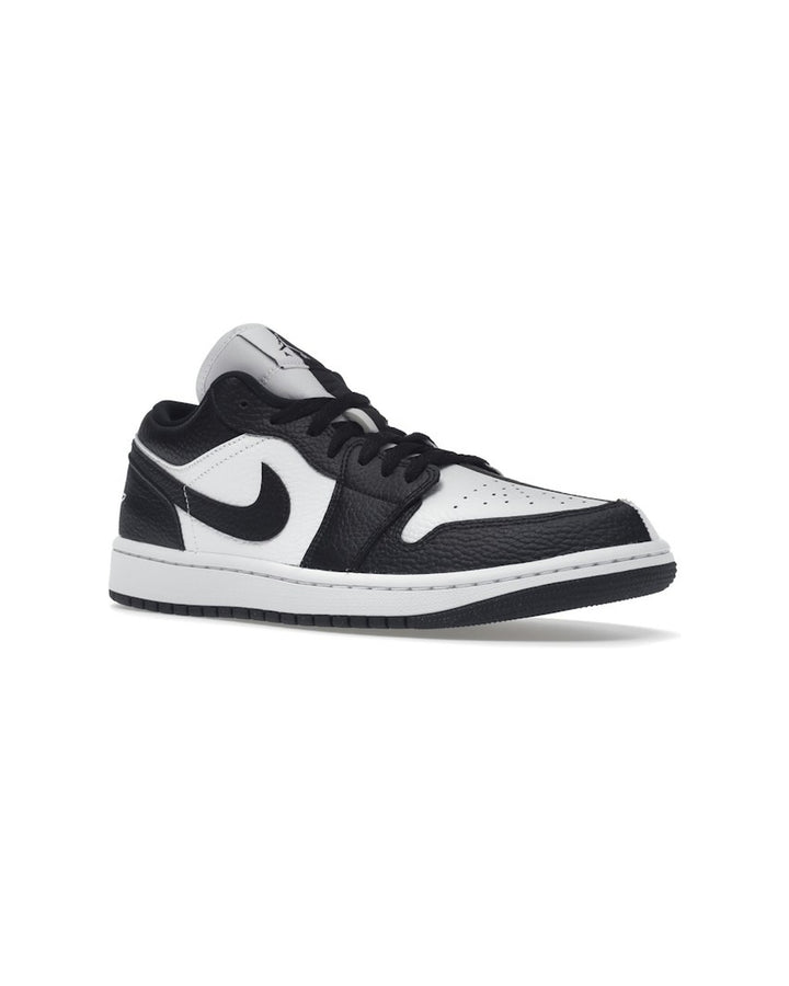 NIKE WOMEN'S AIR JORDAN 1 LOW SE HOMAGE WHITE BLACK סניקרס נייקי אייר ג׳ורדן 1 לואו לבן ושחור לנשים
