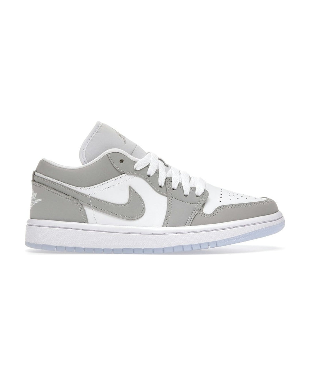 NIKE WOMEN'S AIR JORDAN 1 LOW WOLF GREY ALUMINUM - סניקרס נייקי אייר ג׳ורדן 1 לואו לבן אפור ותכלת לנשים - תמונה 1