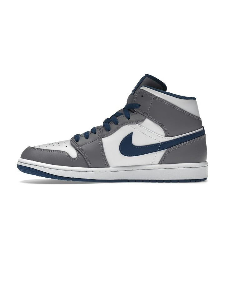 NIKE MEN'S AIR JORDAN 1 MID CEMENT GREY TRUE BLUE סניקרס נייקי אייר ג׳ורדן 1 מיד אפור לבן וכחול לגברים