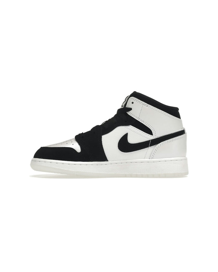 NIKE KIDS' AIR JORDAN 1 MID SE GS DIAMOND SHORTS - סניקרס נוער נייקי אייר ג׳ורדן 1 מיד דיימונד לבן ושחור צבעוני - מידות נוער 35.5-40 - תמונה 2