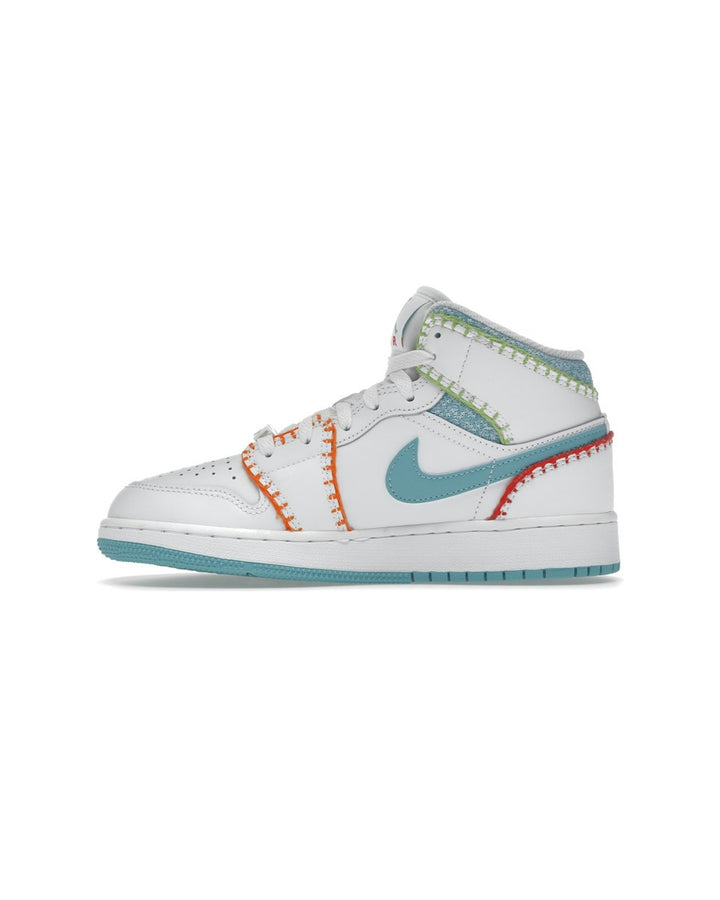 NIKE KIDS' AIR JORDAN 1 MID SE GS MULTI KNIT - סניקרס נוער נייקי אייר ג׳ורדן 1 מיד לבן טורקיז וורוד - מידות נוער 35.5-40 - תמונה 2