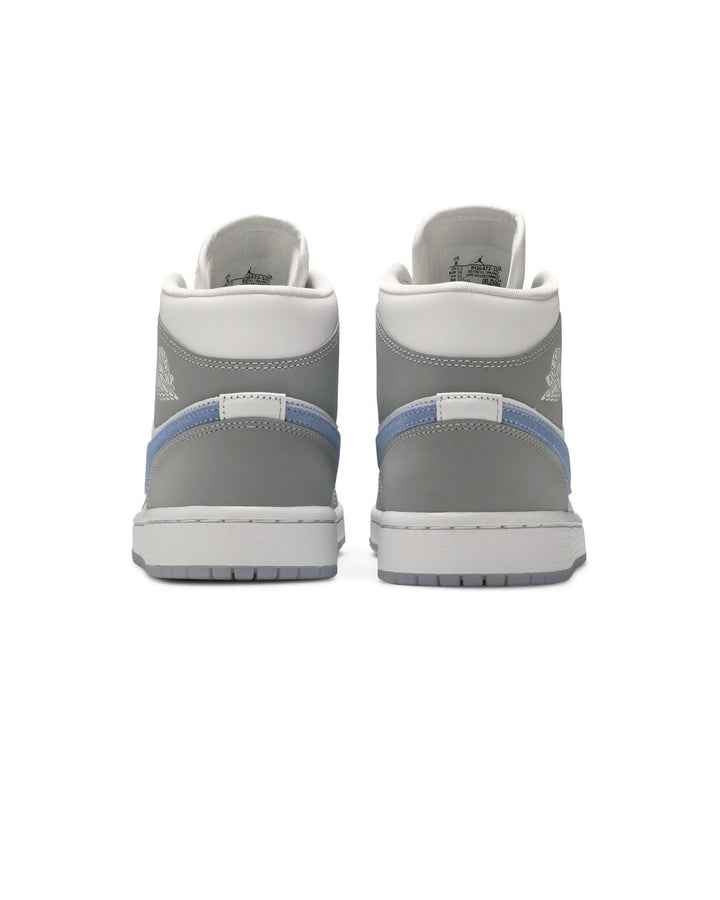 NIKE WOMEN'S AIR JORDAN 1 MID WHITE WOLF GREY ALUMINUM סניקרס נייקי אייר ג׳ורדן 1 מיד לבן אפור ותכלת לנשים