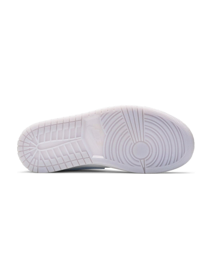 NIKE WOMEN'S AIR JORDAN 1 MID WHITE WOLF GREY ALUMINUM סניקרס נייקי אייר ג׳ורדן 1 מיד לבן אפור ותכלת לנשים