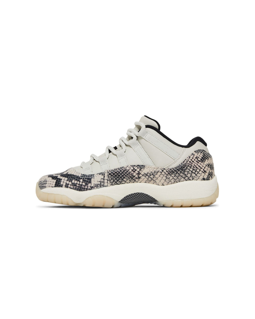 NIKE KIDS' AIR JORDAN 11 RETRO LOW GS LIGHT BONE SNAKESKIN סניקרס נוער נייקי אייר ג׳ורדן 11 רטרו לואו שמנת ואדום - מידות נוער 35.5-40